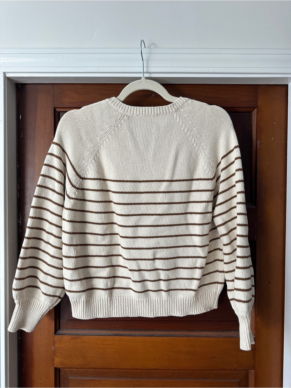 Sezane LÉONTINE Ecru Cropped Sweater with Camel Stripes and Henley Buttons - Picture 3 of 4